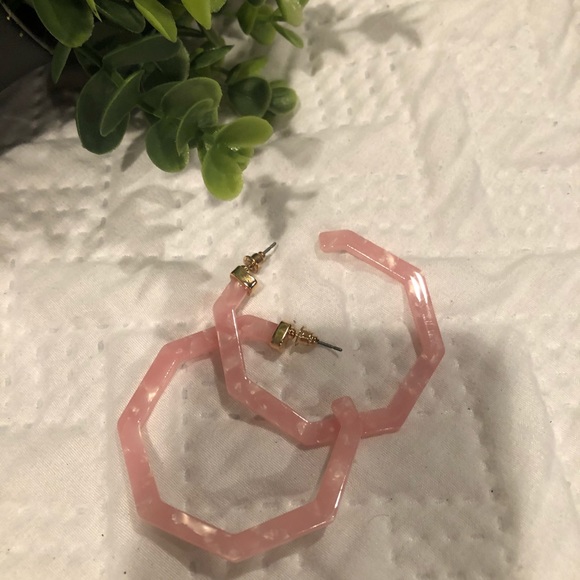 Hexagon acrylic earrings. 2 colors orange/pink - Picture 4 of 4